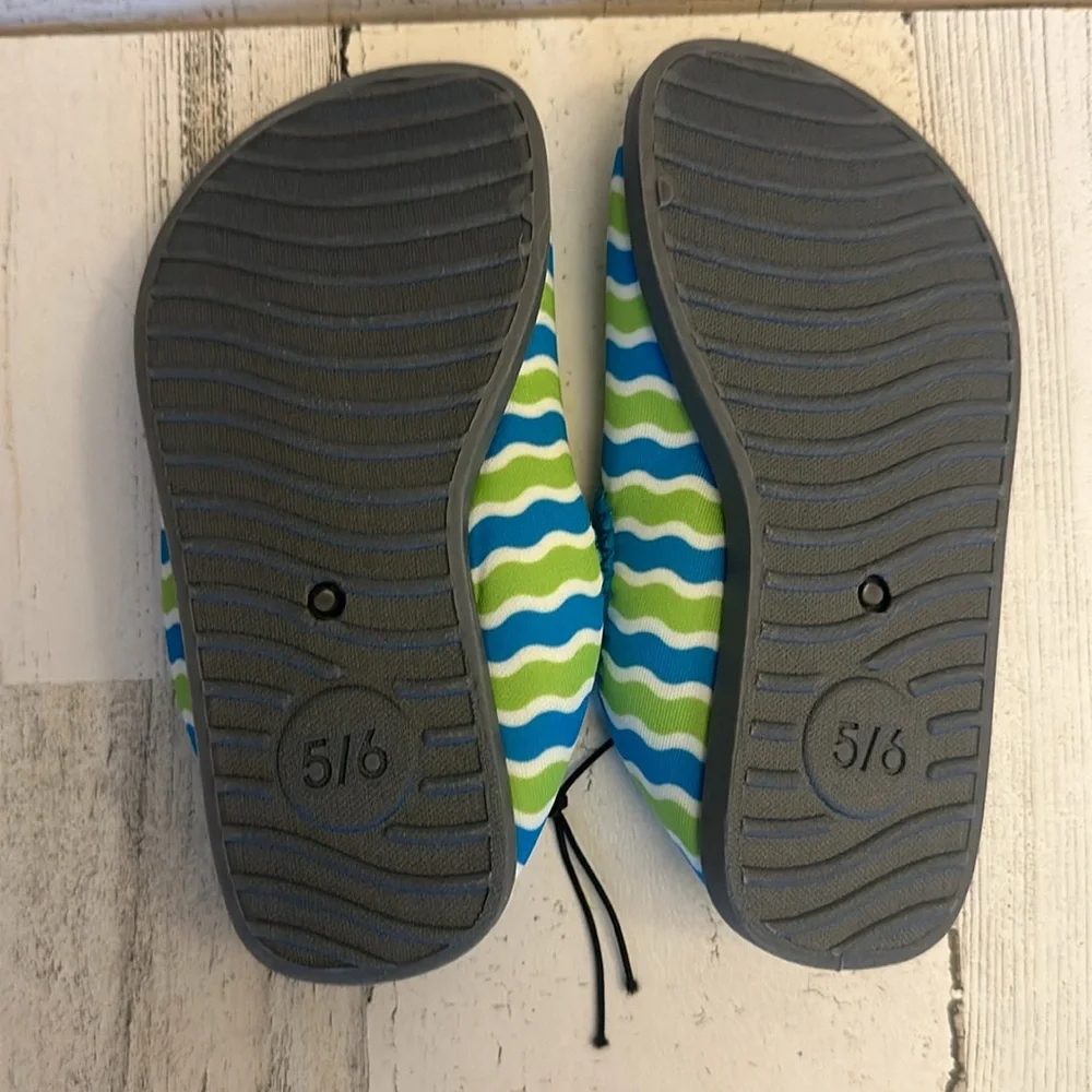 Toddler Water Shoes Size 5/6 NEW